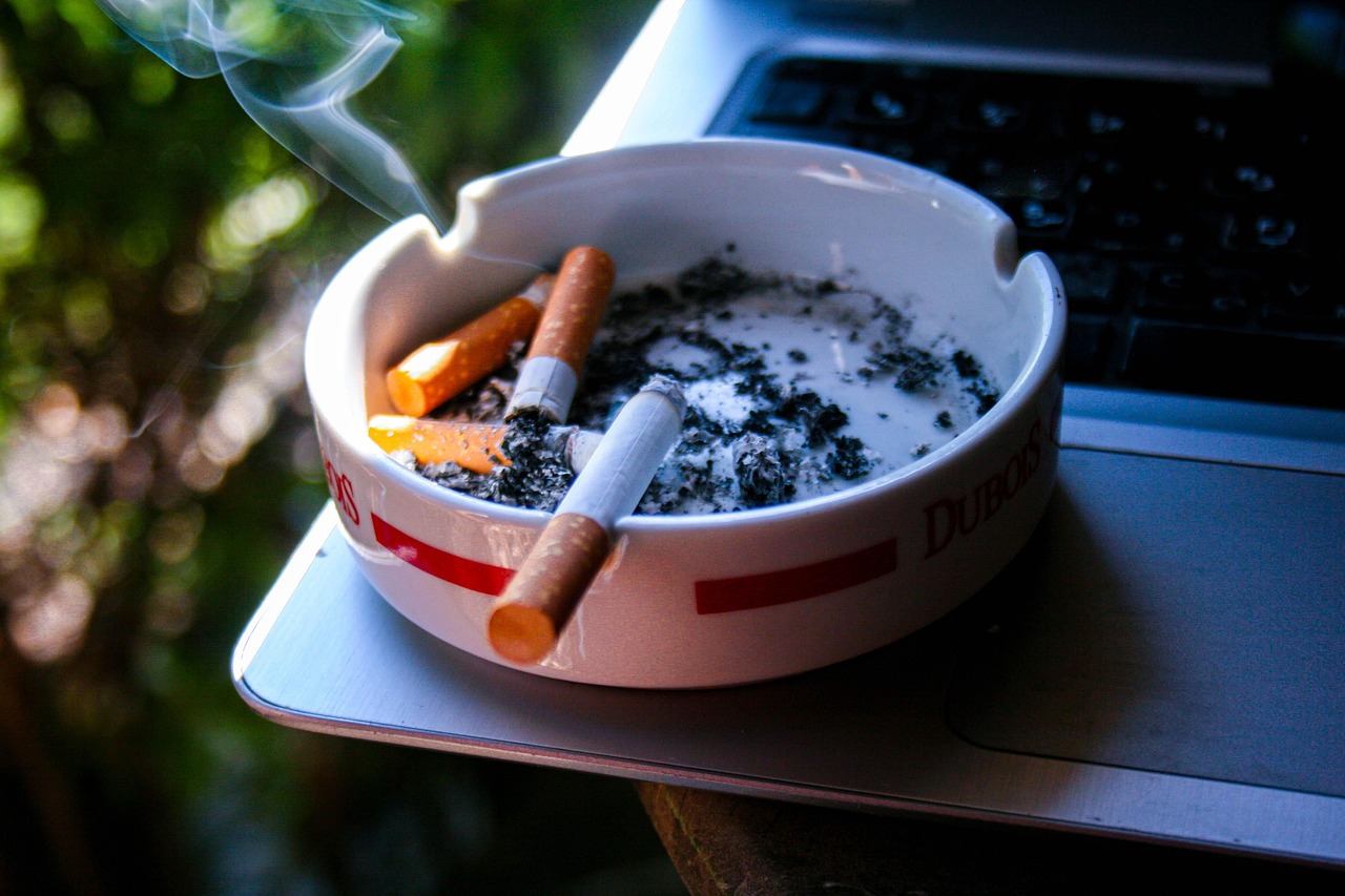 Cheiro de cigarro do nada: o que isso pode significar?